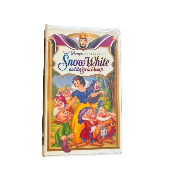 Walt Disney Masterpiece Snow White And The Seven Dwarfs VHS Tape With Clamshell - Picture 1 of 7